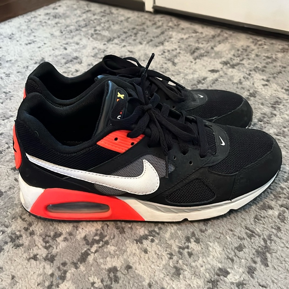 Men’s Nike Air Max IVO Black Infrared 8.5